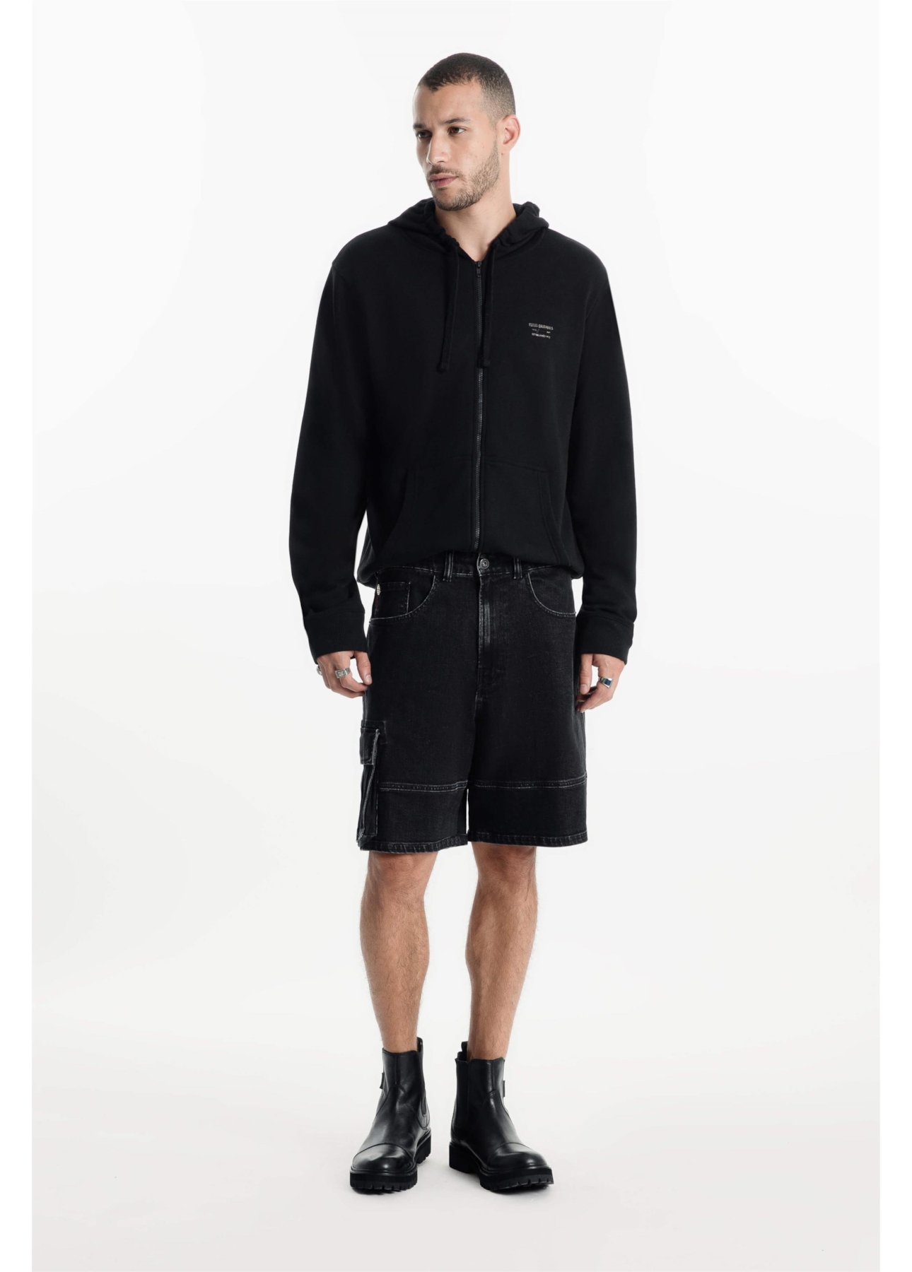 Bermuda Heavy Black Cargo 2001-Lav.Black C/ Luva