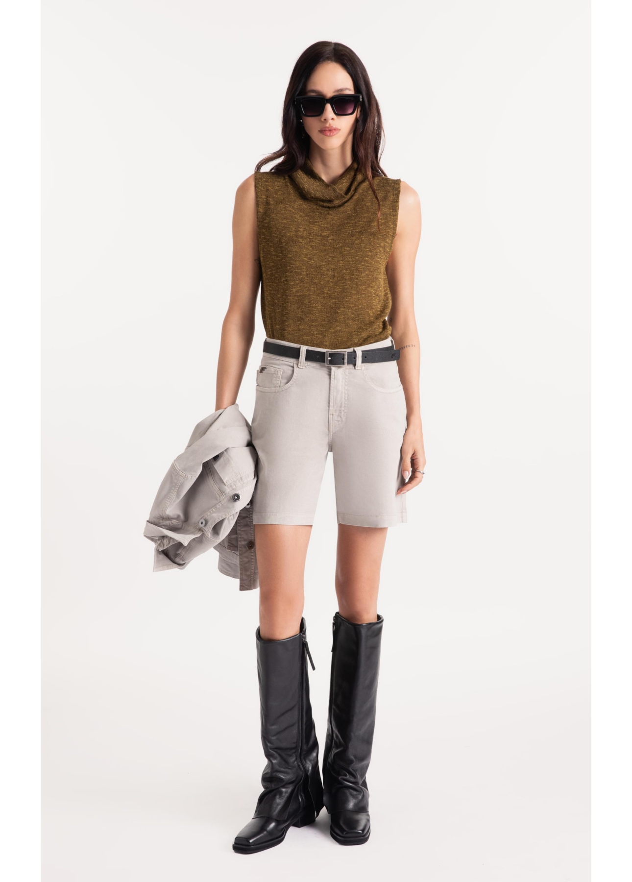 Blusa Jackie High Collar Sleevless Verde Militar