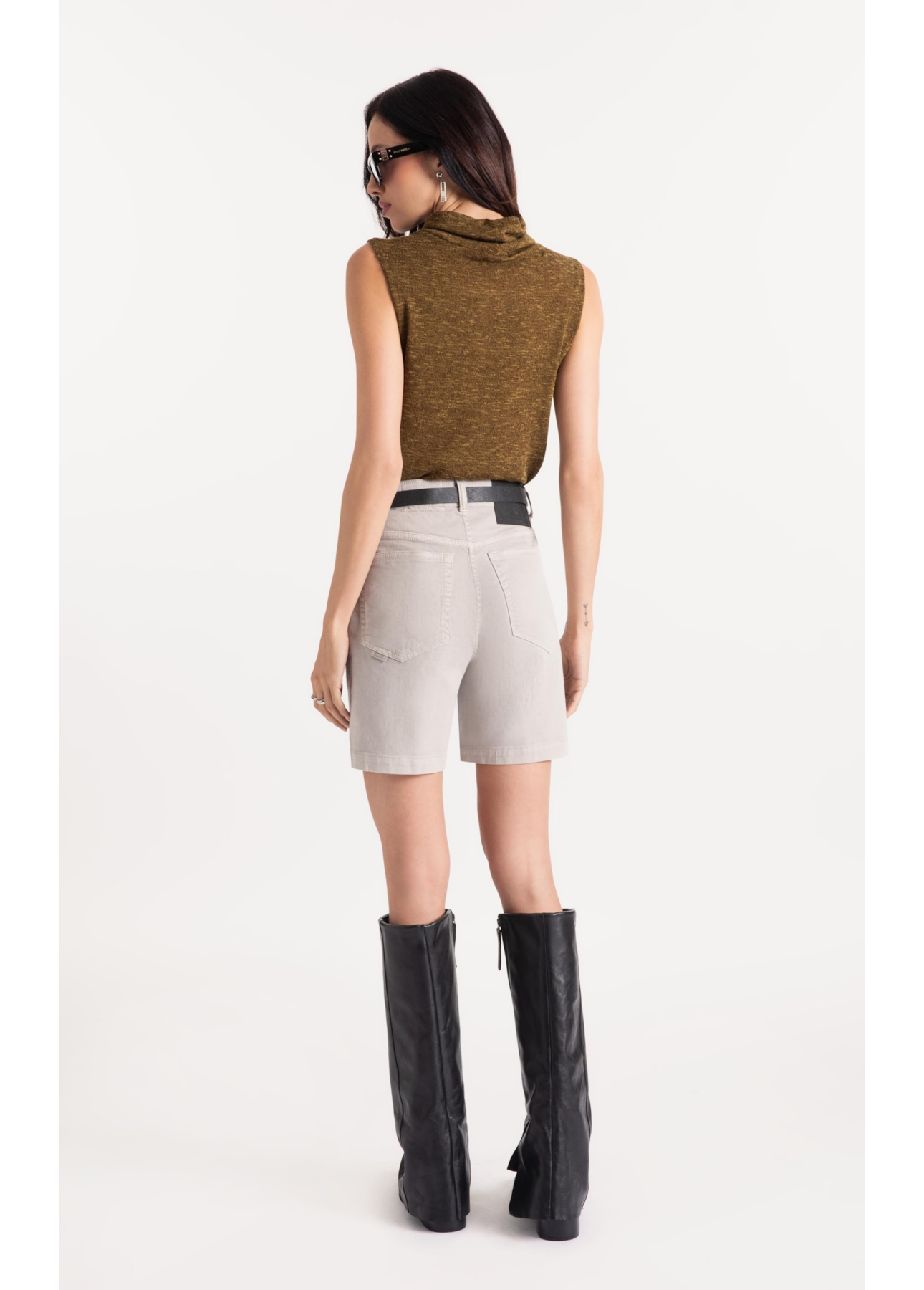 Blusa Jackie High Collar Sleevless Verde Militar