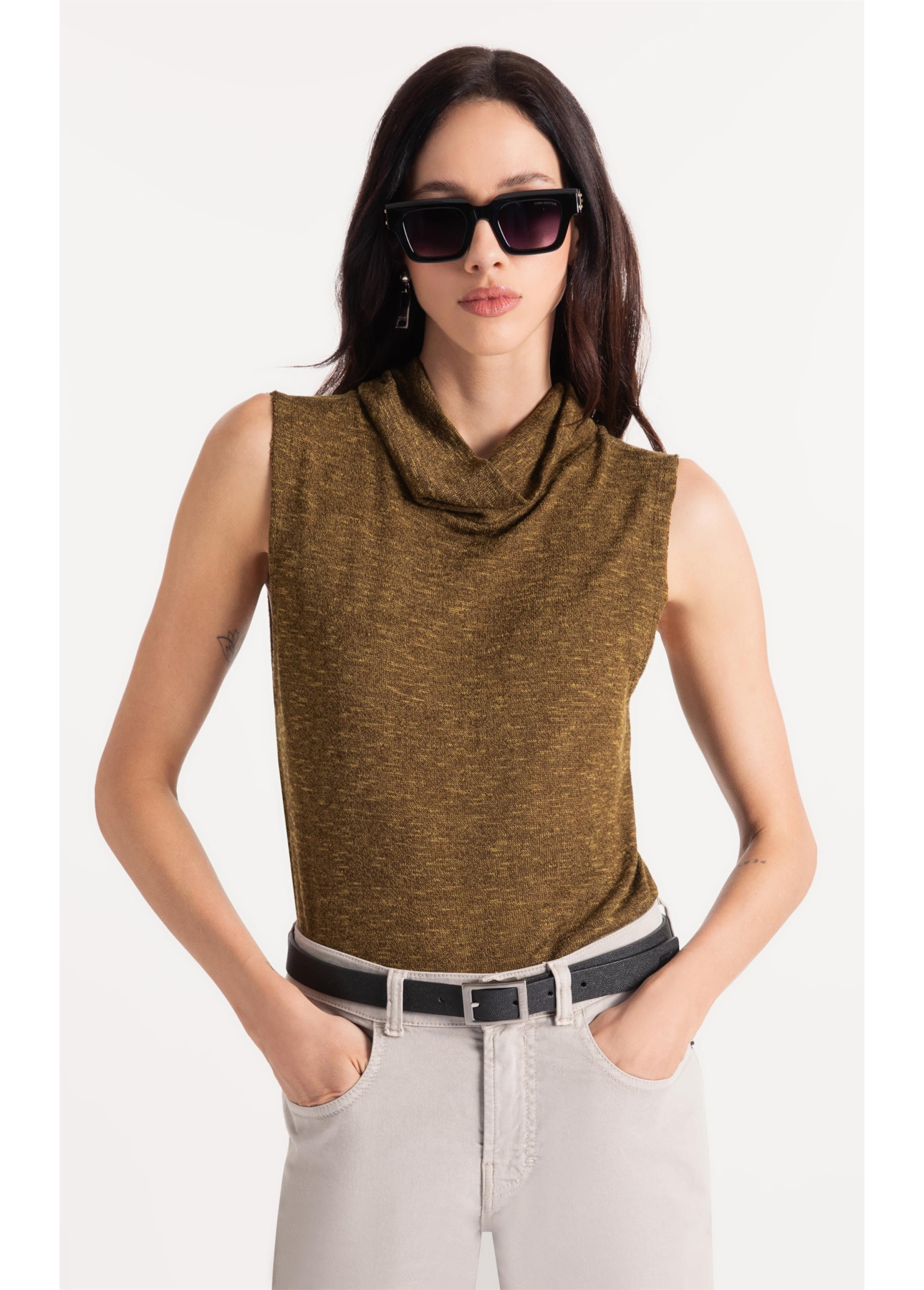 Blusa Jackie High Collar Sleevless Verde Militar