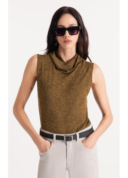 Blusa Jackie High Collar Sleevless Verde Militar