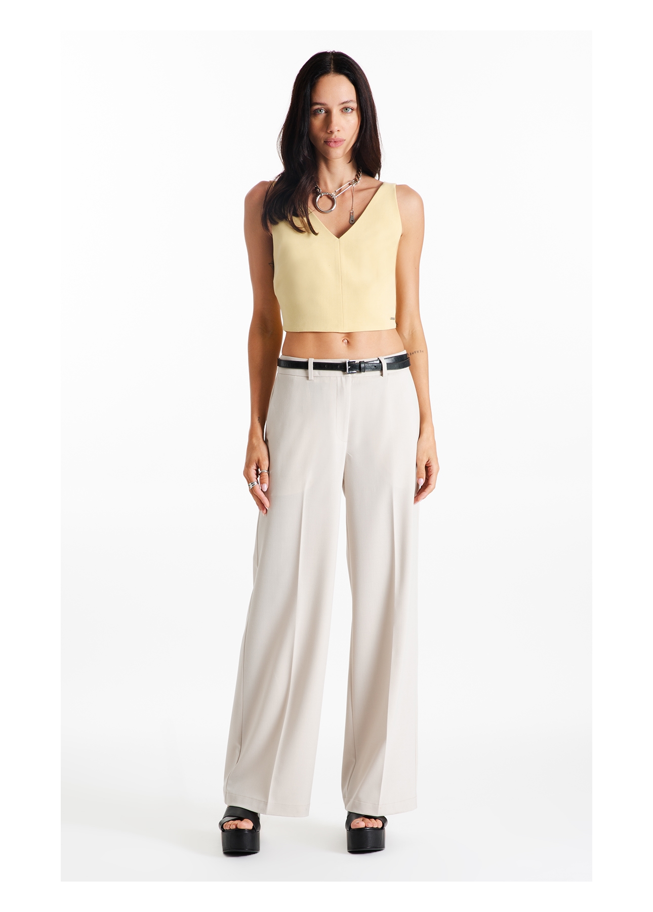 Blusa Tailoring v Neckline Cropped Trigo