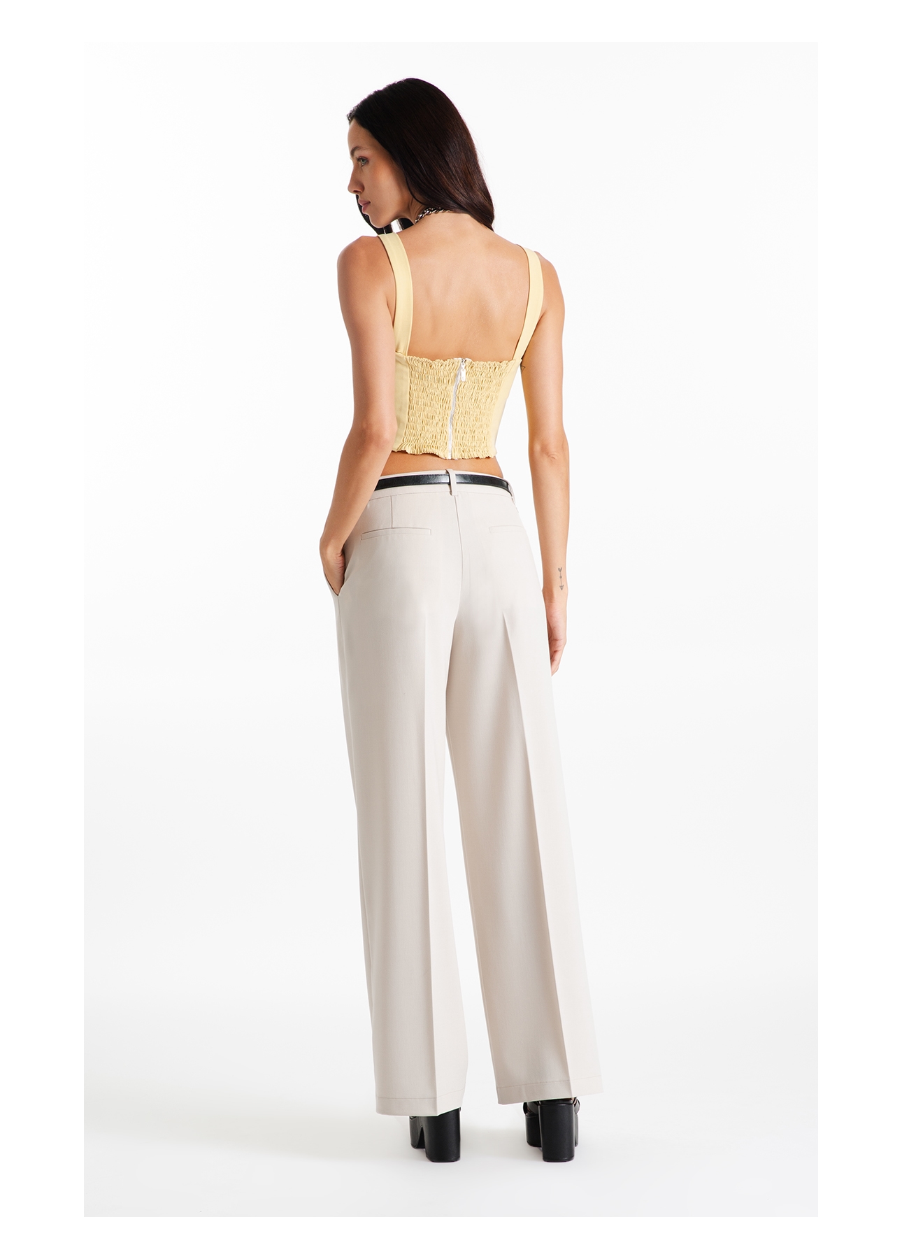Blusa Tailoring v Neckline Cropped Trigo