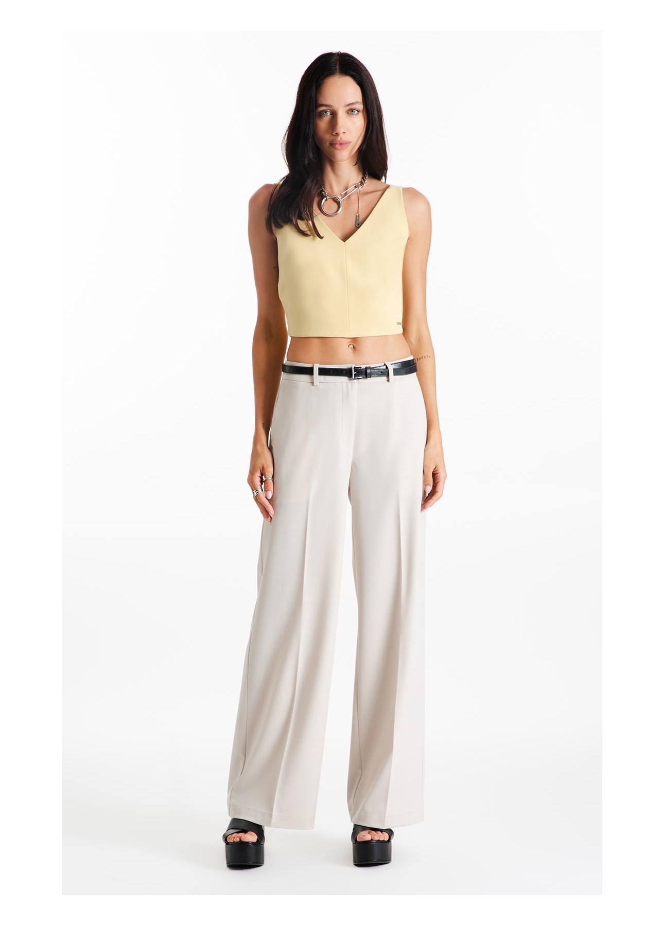 Blusa Tailoring v Neckline Cropped Trigo
