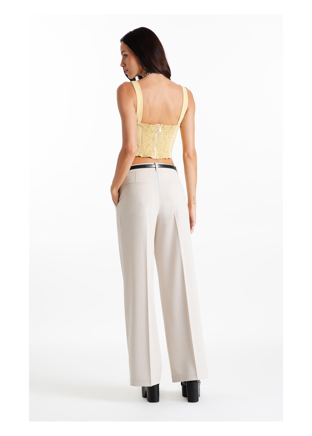 Blusa Tailoring v Neckline Cropped Trigo