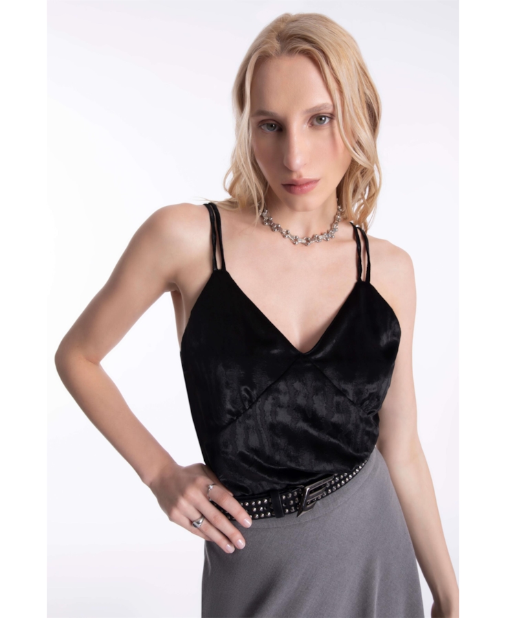 Blusa Velvet Embrossed Adjustment Preto