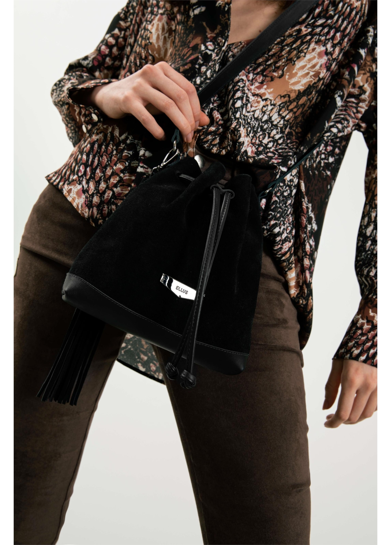 Bolsa Bucket Bag Faux Ellus Preto