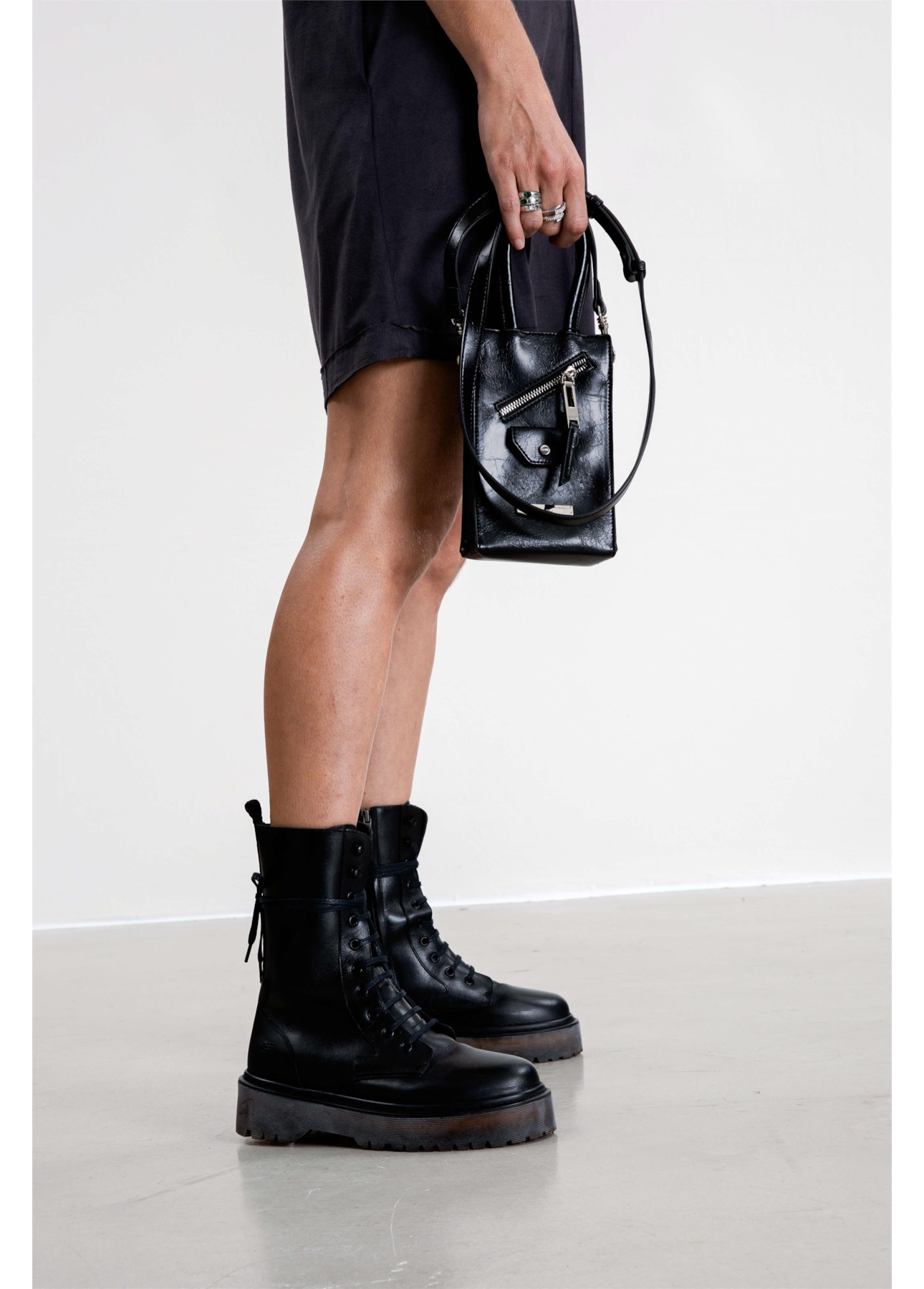 Bolsa Pouch Bag Perfecto Ellus Preto