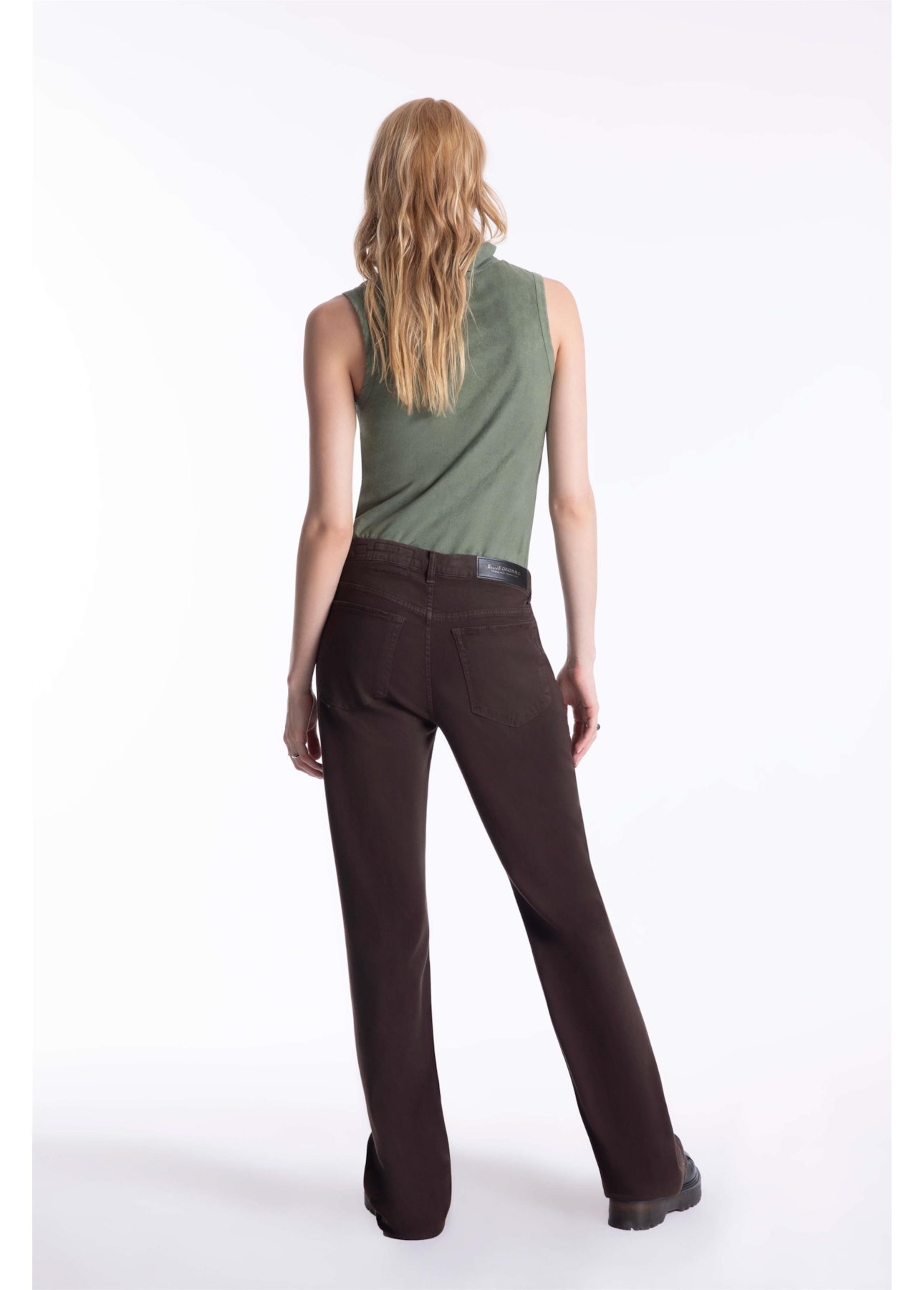 Calça Color Touch Flare Marrom Escuro