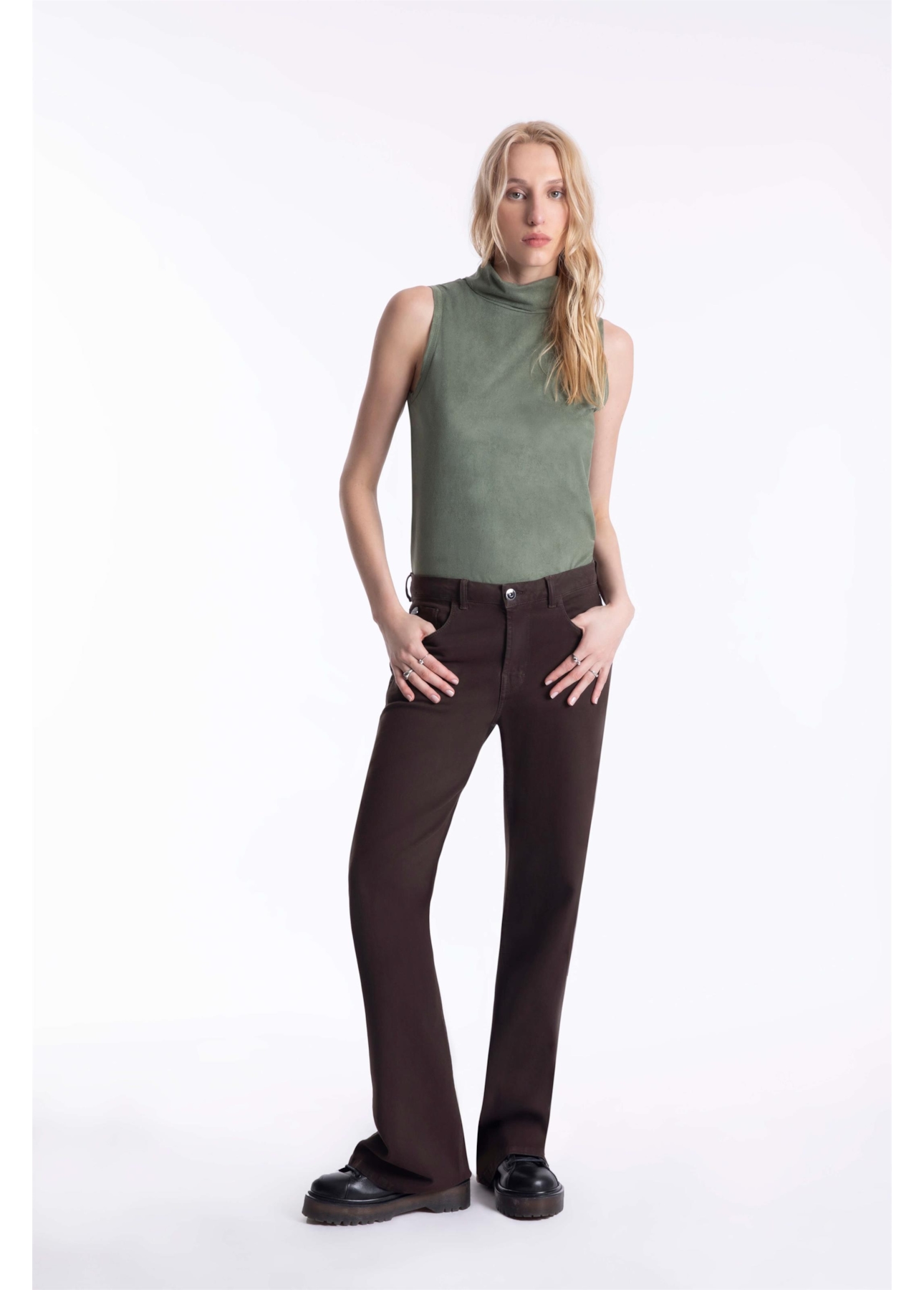 Calça Color Touch Flare Marrom Escuro
