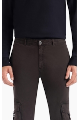 Calça Color Twill Power Slim Cargo Plumbo