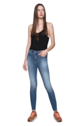 Calça Comfort Super Skinny 832 Lav. Medio C/ Used