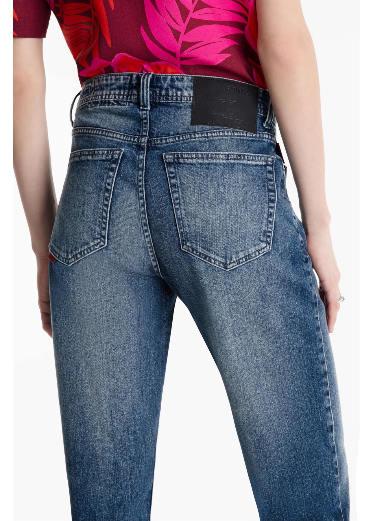 Calça Jeans Dark Sea Elastic Mom 1863-Lav.Medio C/ Grampos
