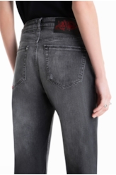 Calça Jeans Intense Black Mom Black
