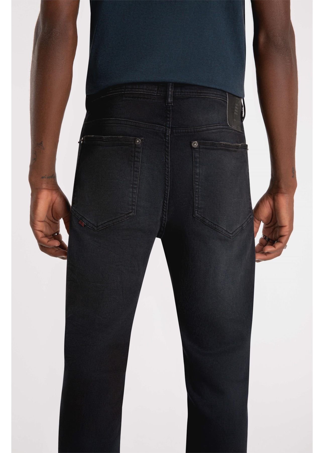 Calça Jogging Indigo 1658-Lav.Escuro C/ Jato