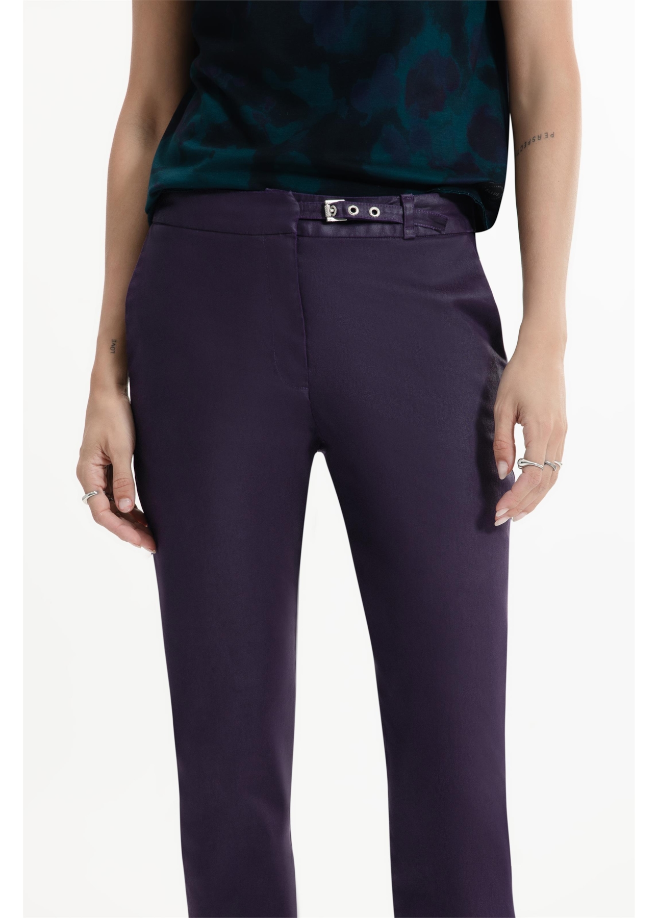 Calça Leather Denim Buckle Carrot Beringela