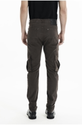 Calça Sarja Diagonal Slim Cargo Marrom Escuro