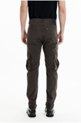 Calça Sarja Diagonal Slim Cargo Marrom Escuro