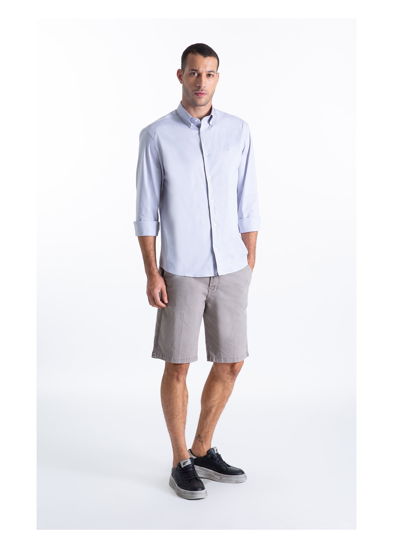 Camisa Oxfordine Slim Button Down Cinza Claro