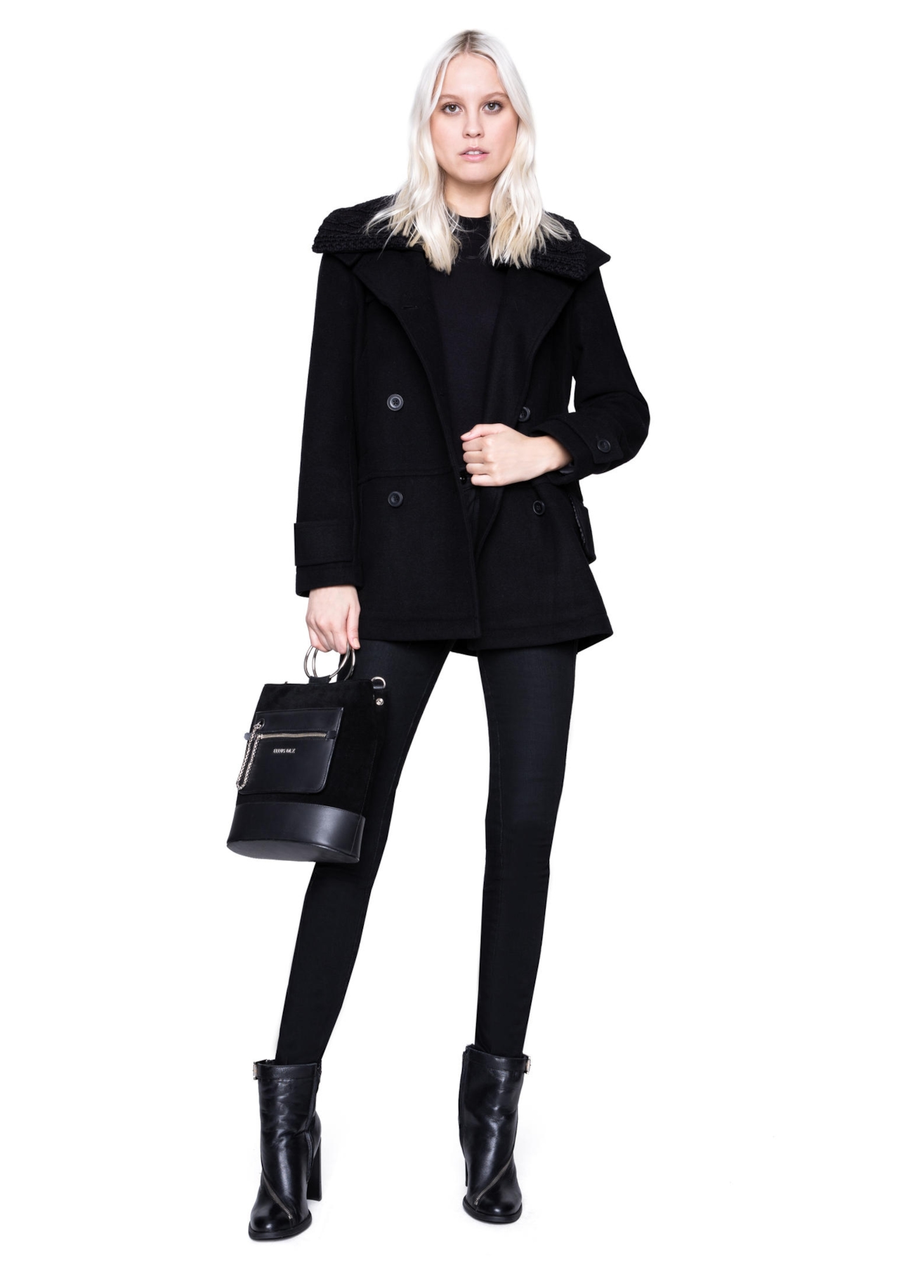 Casaco Cuts Knitted Collar Preto
