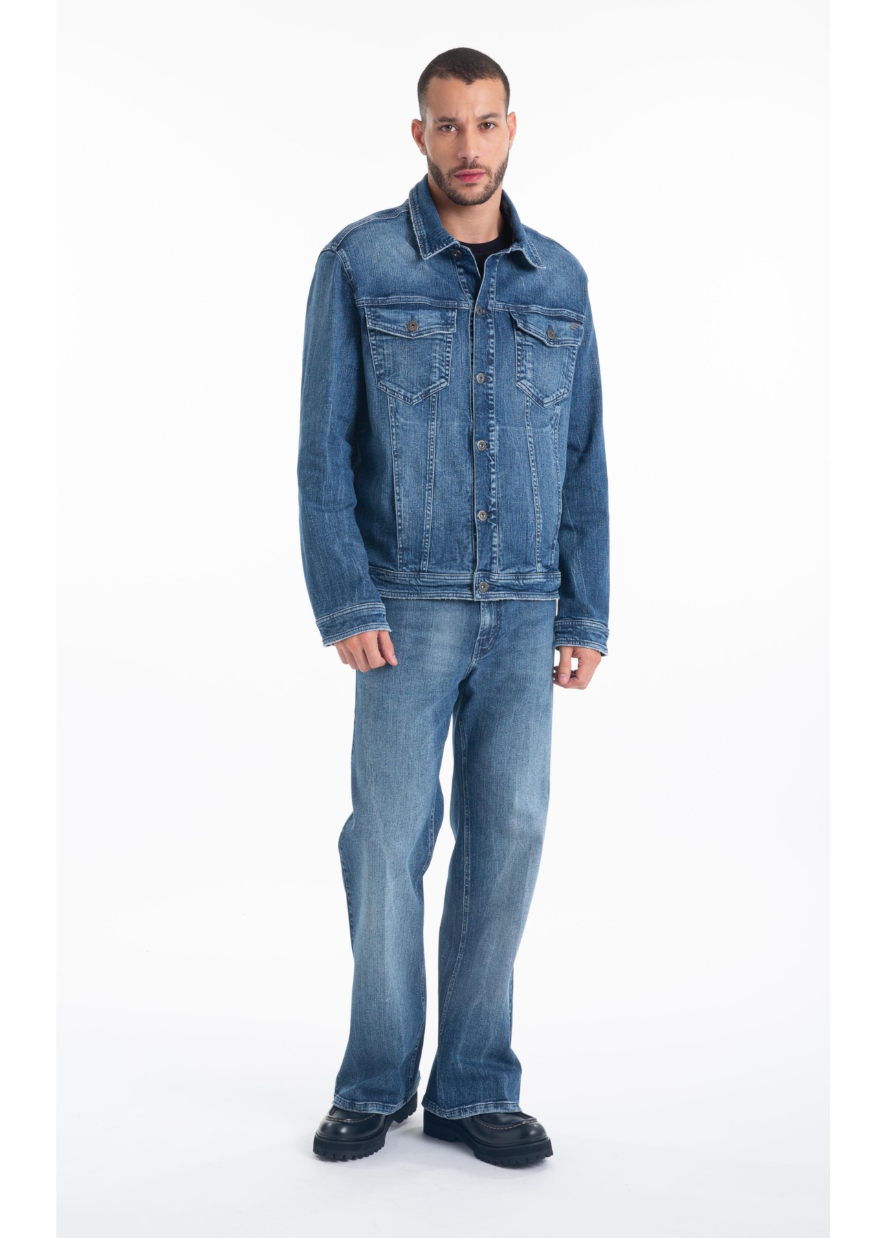 Jaqueta Classic Denim Elastic Basica e Asa Lav.Claro C/ Tie Dye