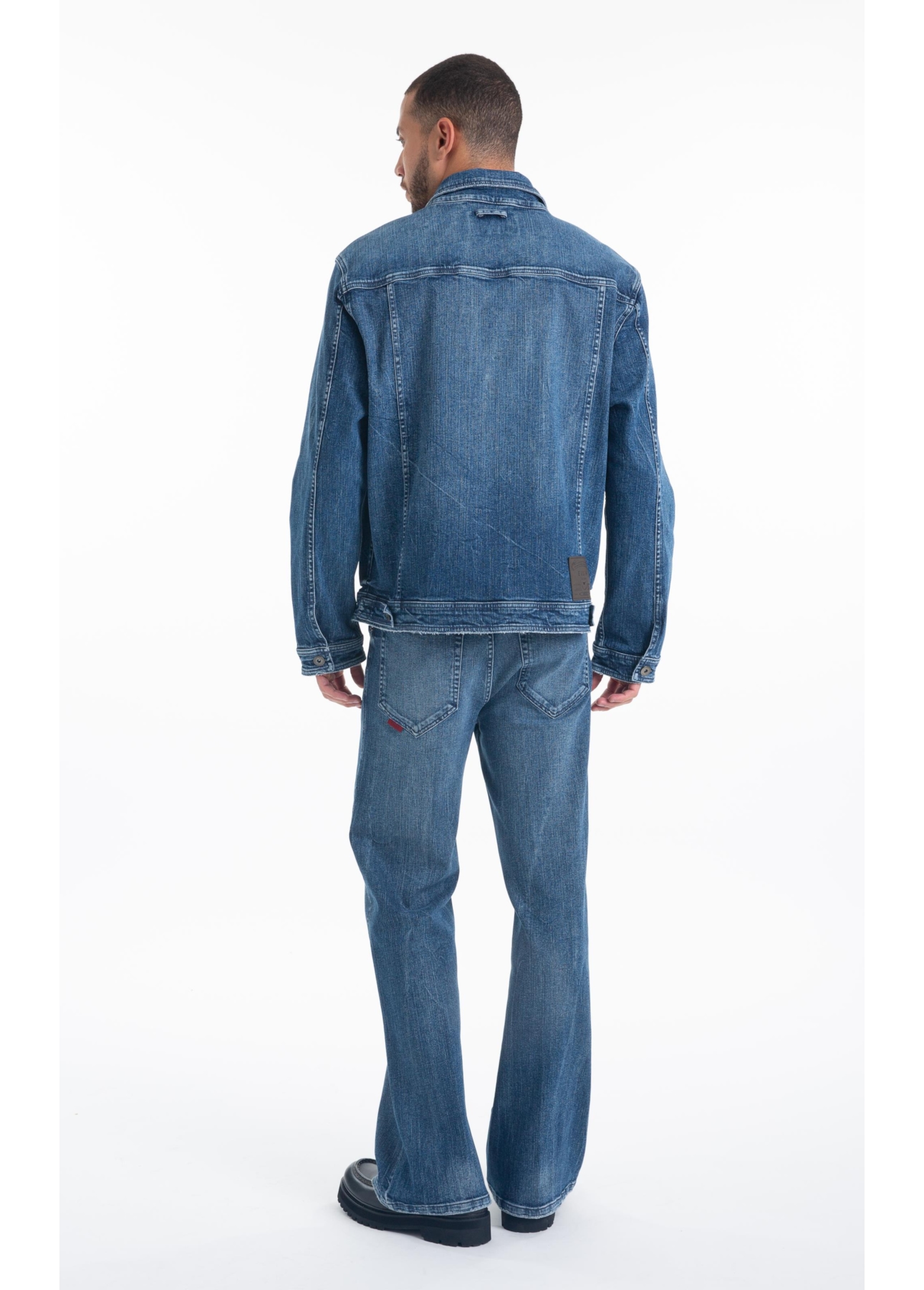 Jaqueta Classic Denim Elastic Basica e Asa Lav.Claro C/ Tie Dye