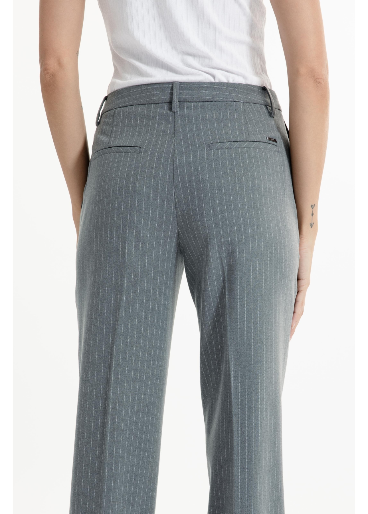 Nordic Stripe B. Embutido Reta Pants Cinza Medio