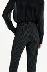 Pin Stripe High Carrot Preto