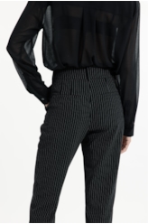 Pin Stripe High Carrot Preto