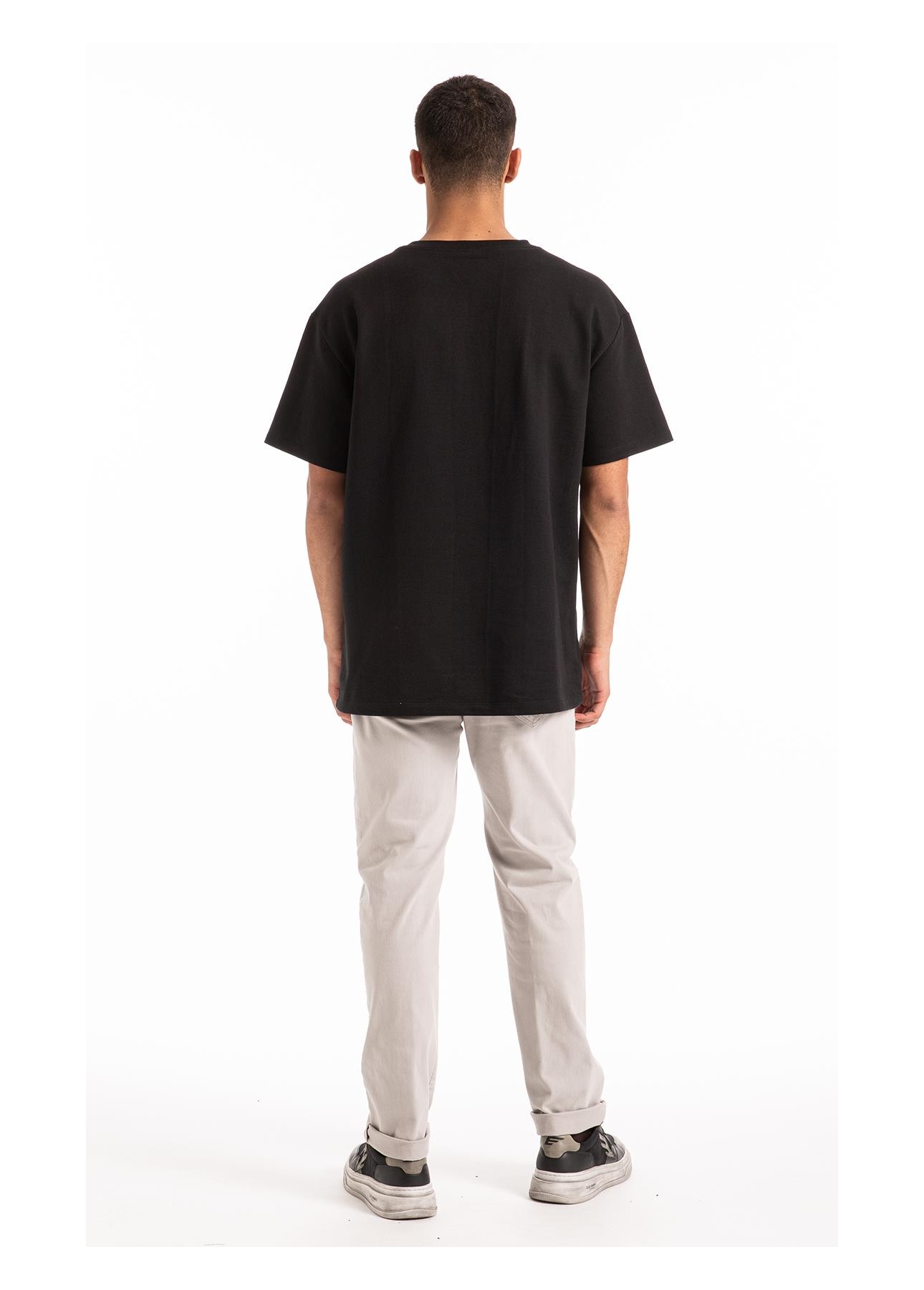 T-Shirt Fleece Flower Embroidery Preto