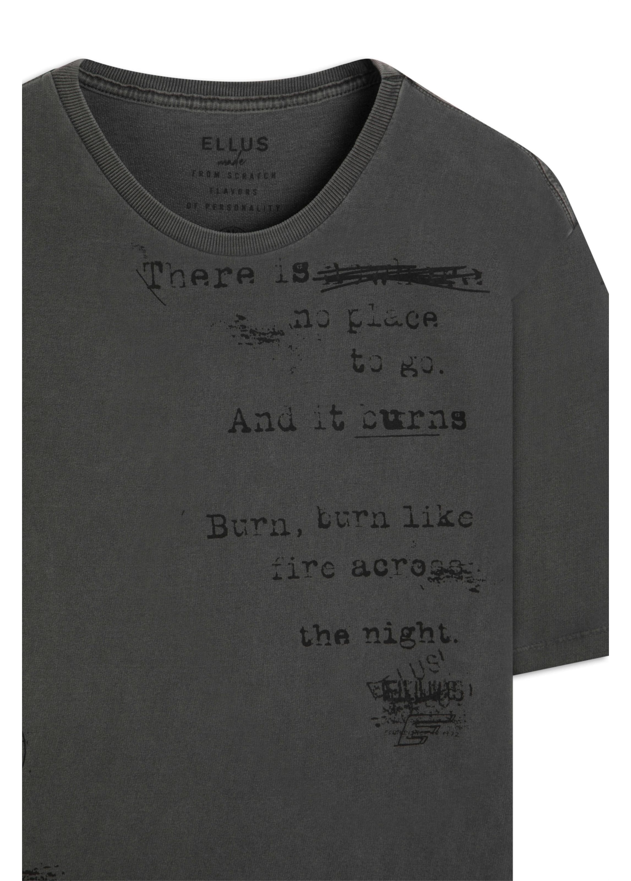 T-Shirt Washed Punk Texts Over Preto