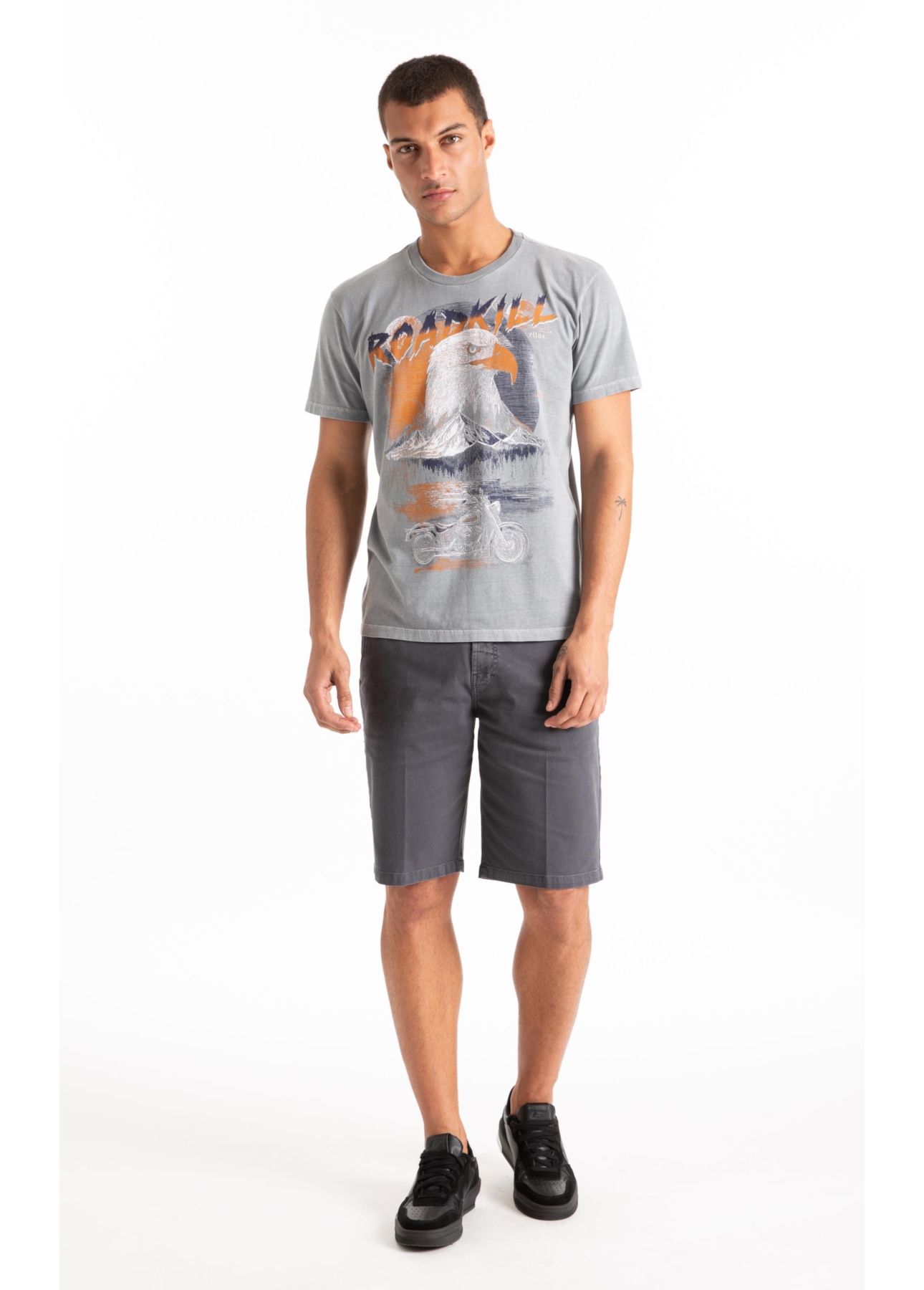 T-Shirt Washed Roadkill Cinza Claro