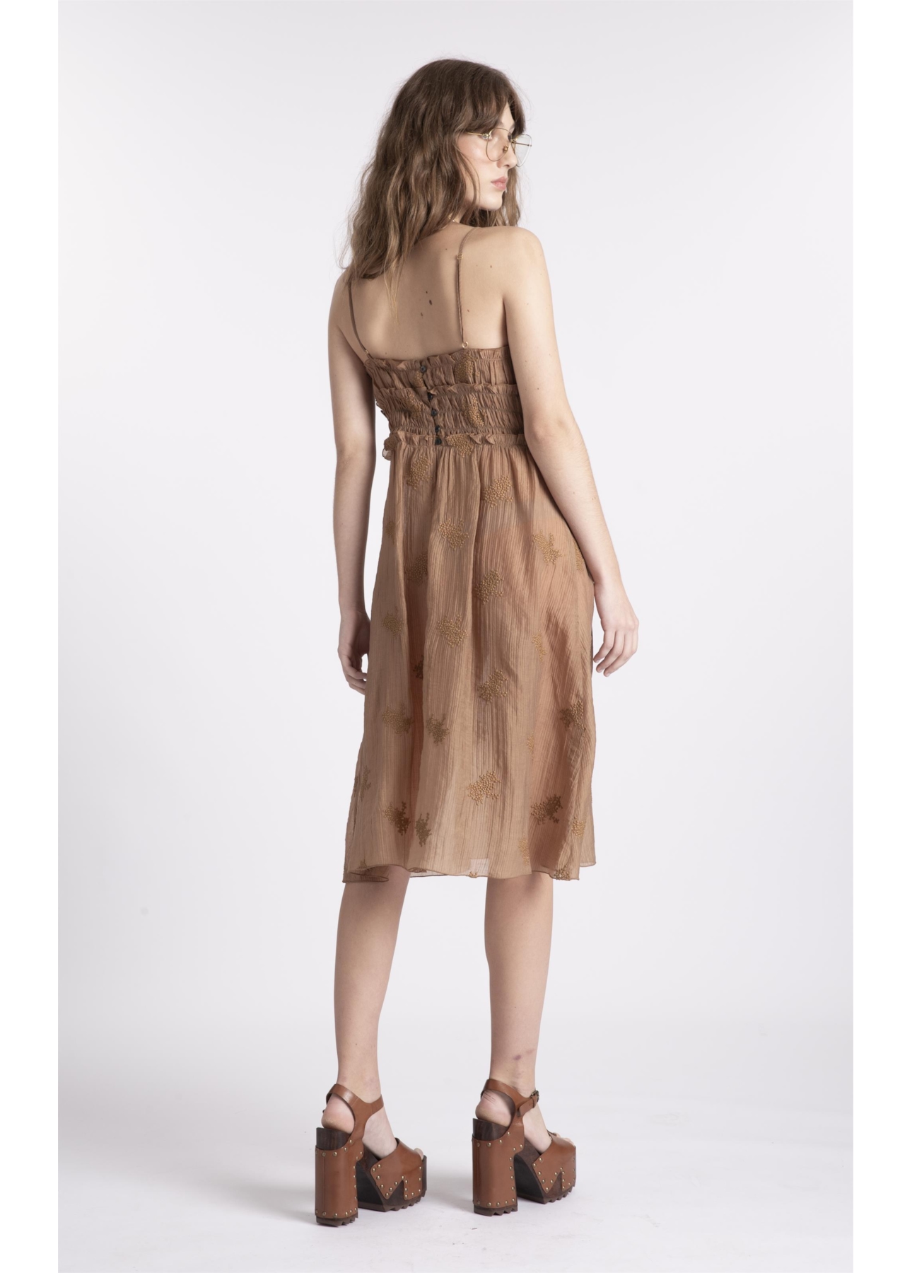 Vestido Crinkle Aira Strappy Midi Marrom