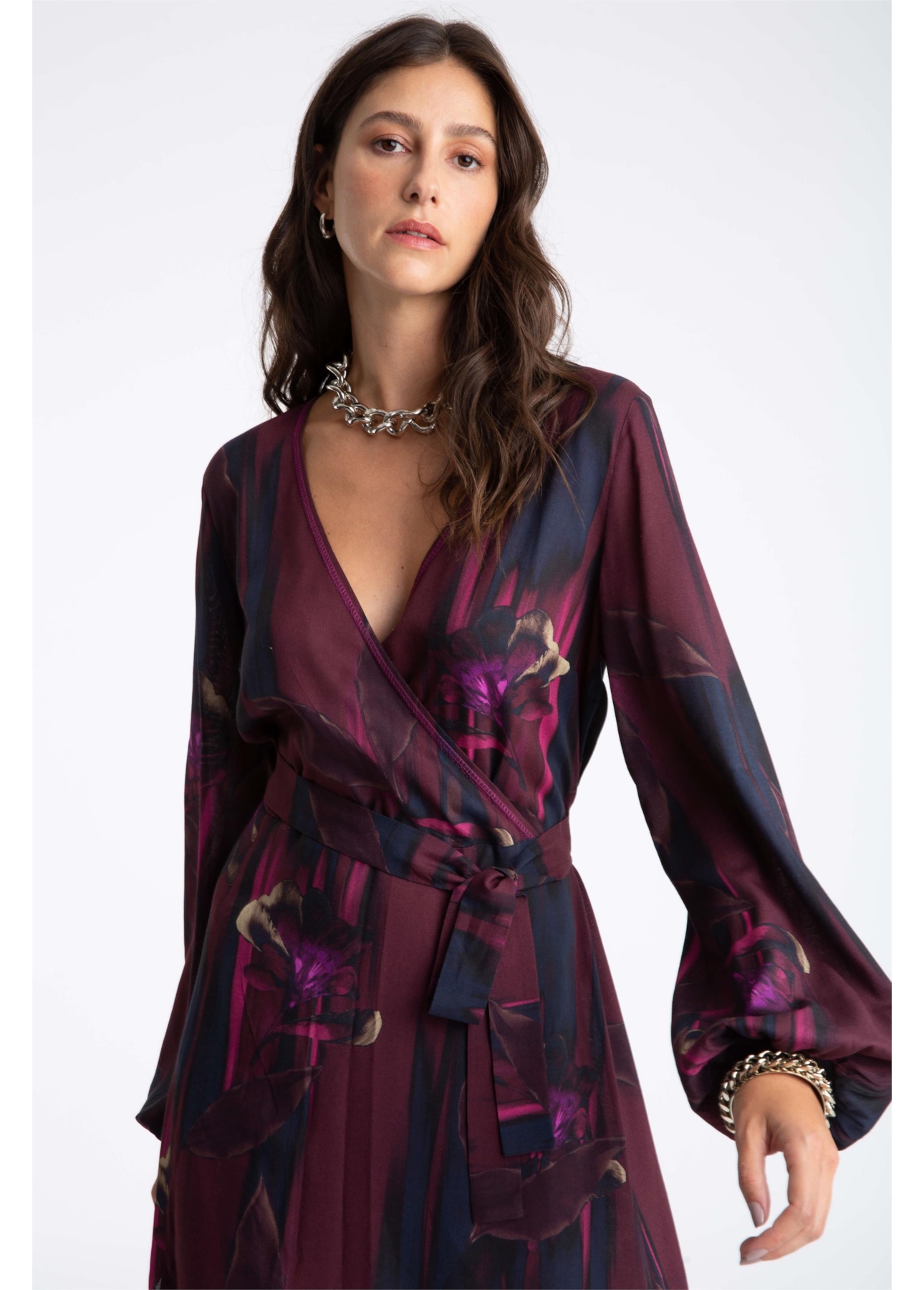 Vestido Incandescente Overlap Contrast Dark Wine