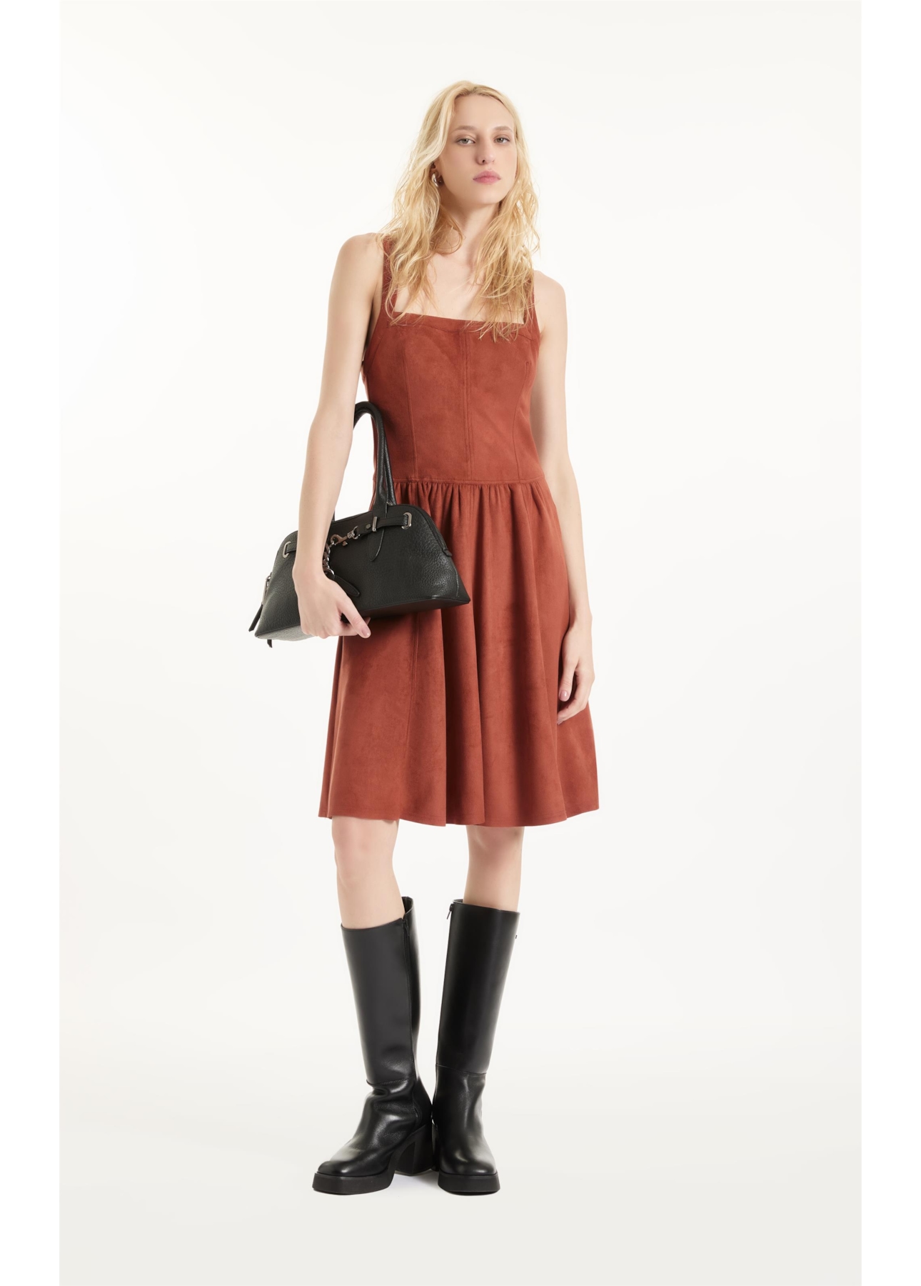 Vestido Nobu Recortes Terra