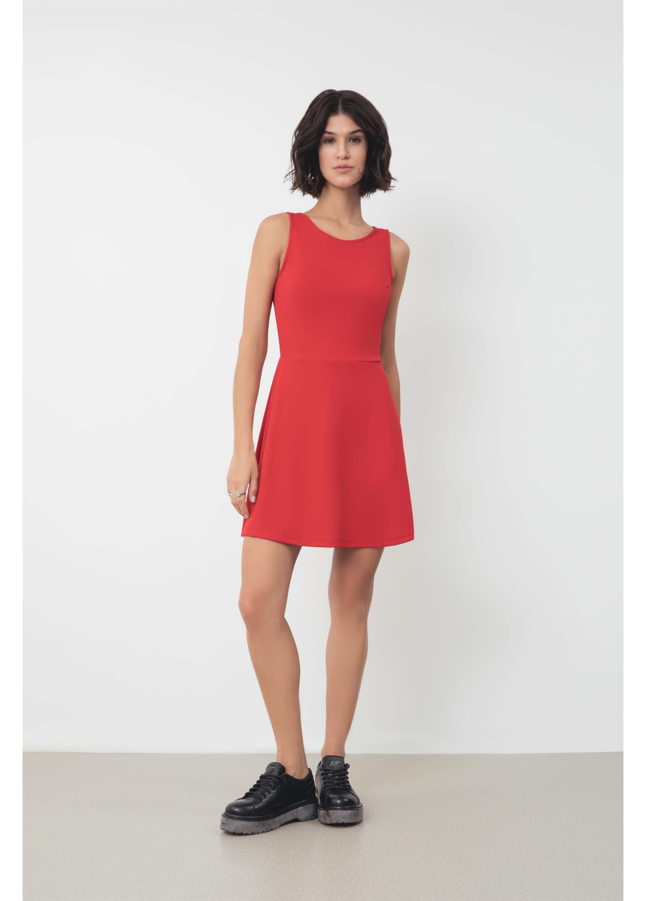 Vestido Scuba Crepe Neckline Vermelho
