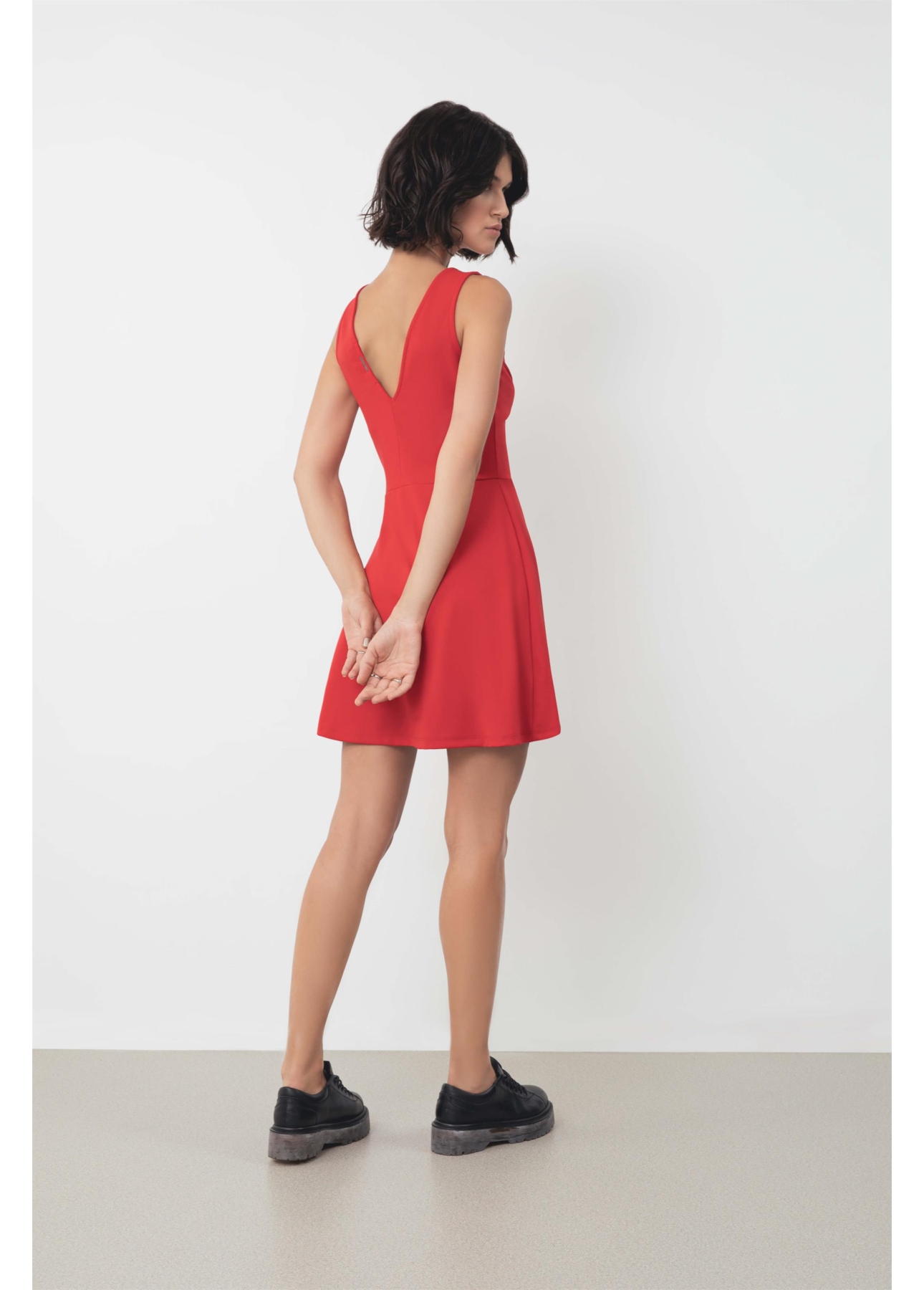 Vestido Scuba Crepe Neckline Vermelho