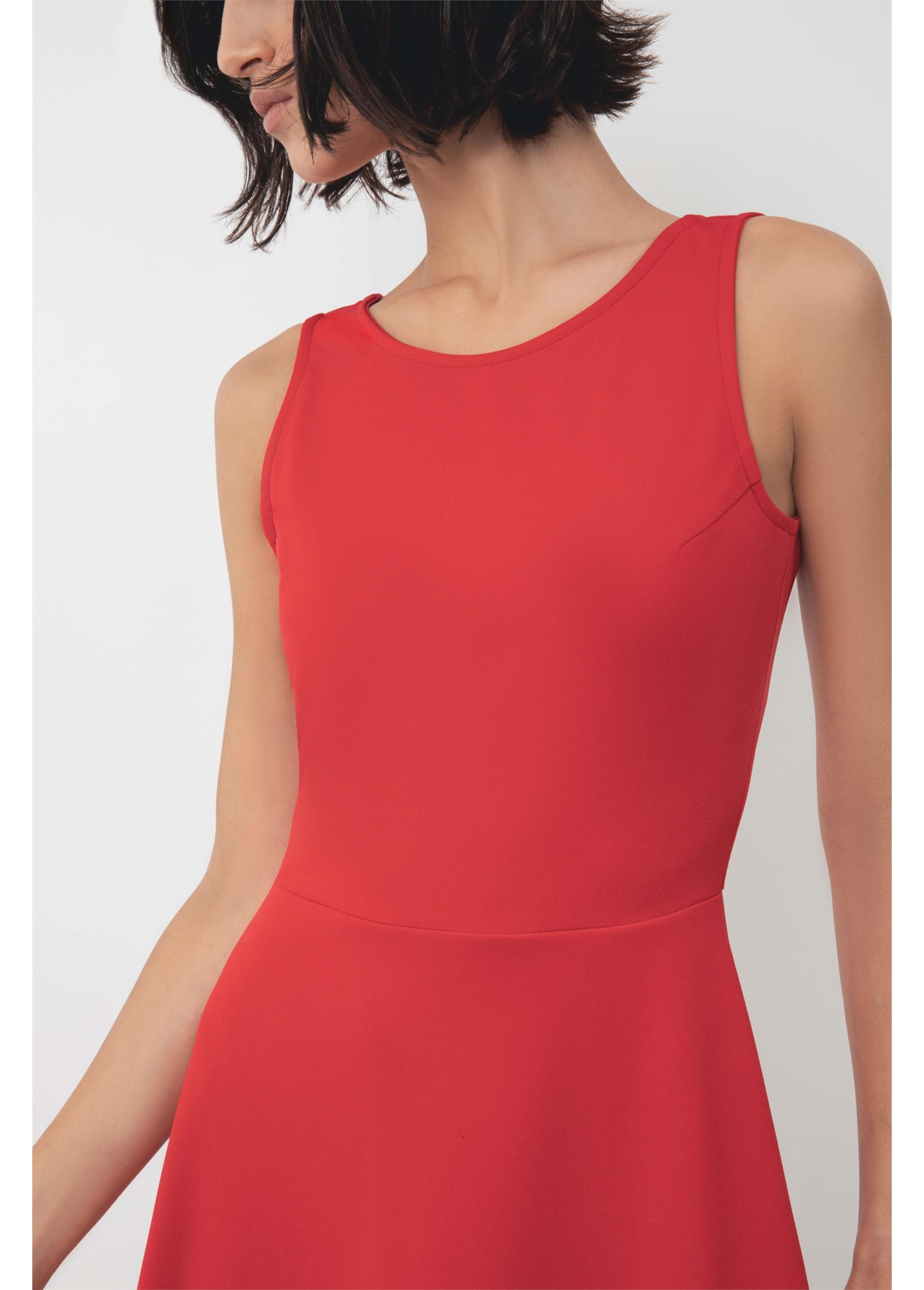 Vestido Scuba Crepe Neckline Vermelho