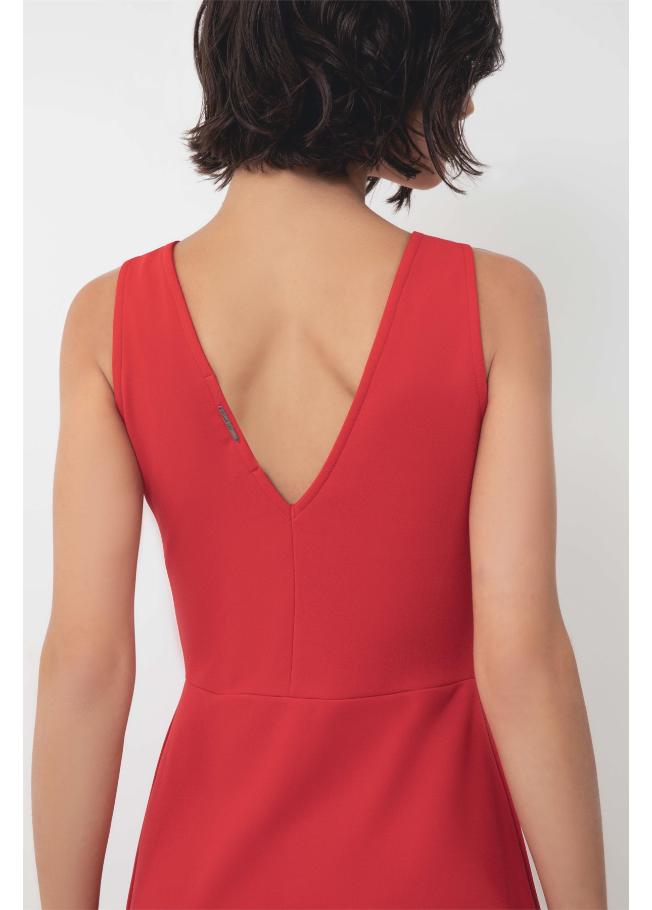 Vestido Scuba Crepe Neckline Vermelho
