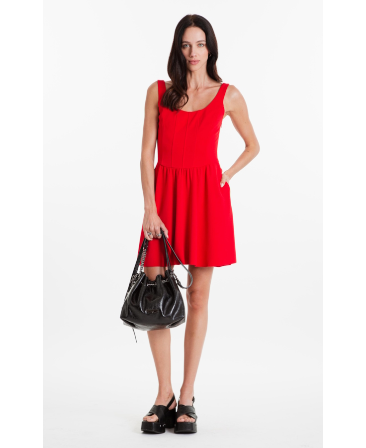 Vestido Scuba Crepe Recortes Evase Curto Vermelho