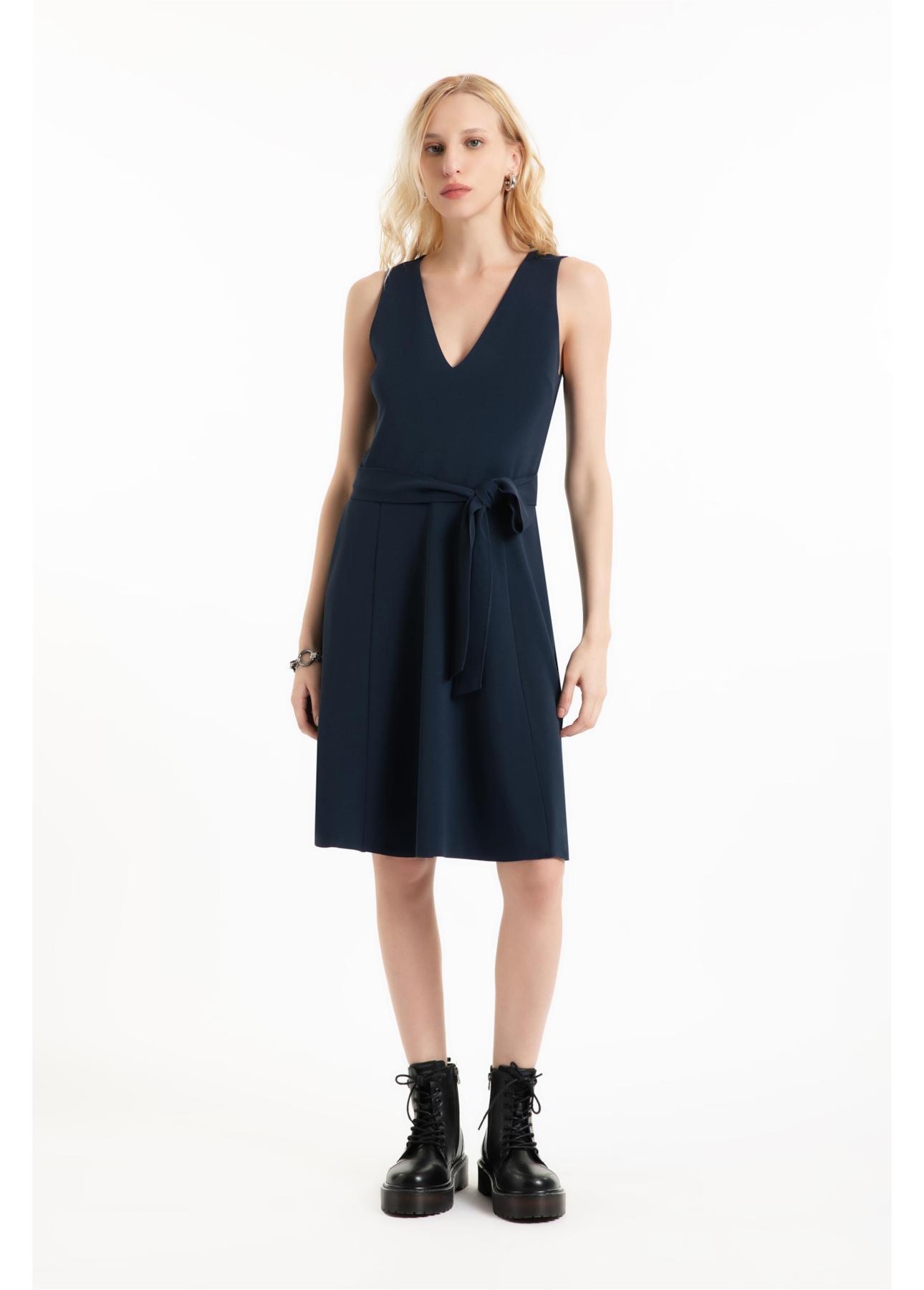 Vestido Scuba Crepe v Neckline Curto Marinho