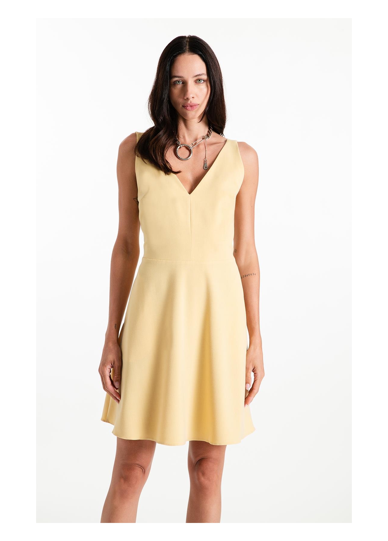 Vestido Tailoring v Neckline Curto Trigo
