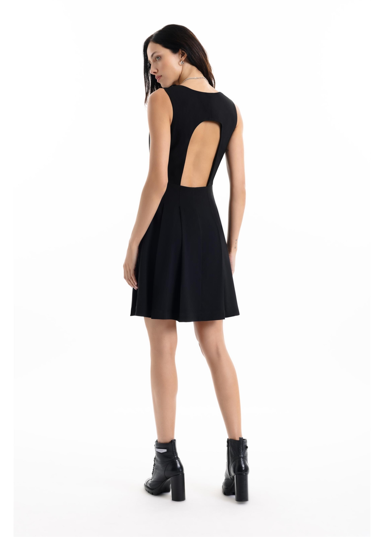 Vestido Way Sleeveless Pleated Preto